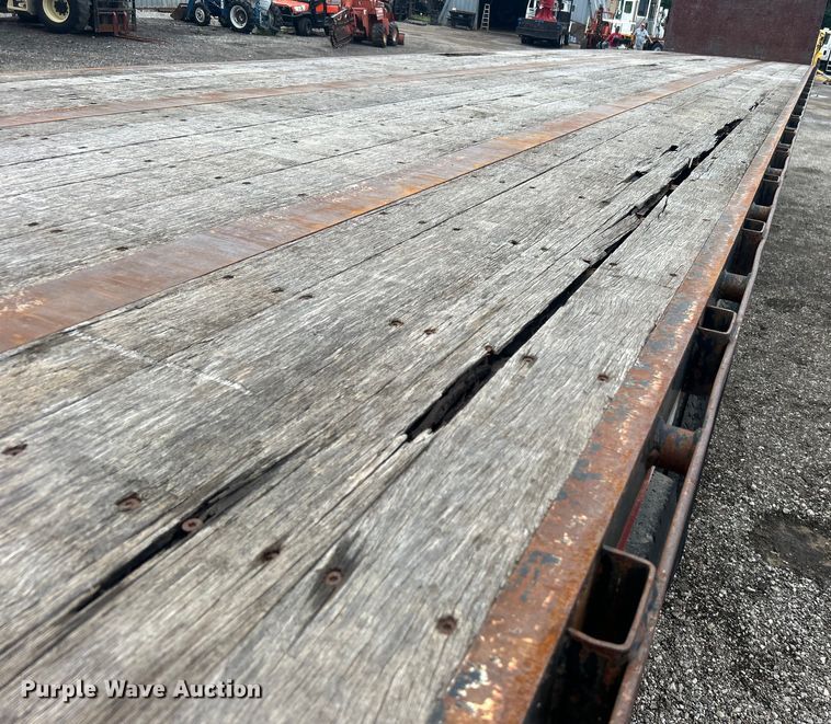 image for item EG0842 1996 Fruehauf Trailer Corporation PBFL-NF2S-451 flatbed trailer