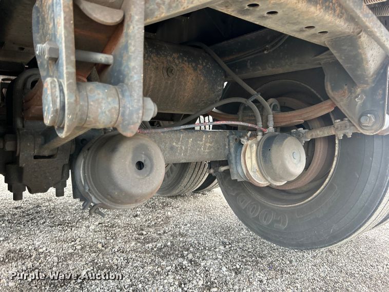 image for item EG0842 1996 Fruehauf Trailer Corporation PBFL-NF2S-451 flatbed trailer