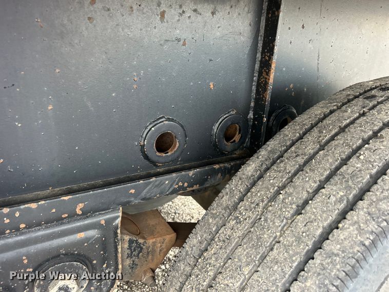 image for item EG0842 1996 Fruehauf Trailer Corporation PBFL-NF2S-451 flatbed trailer