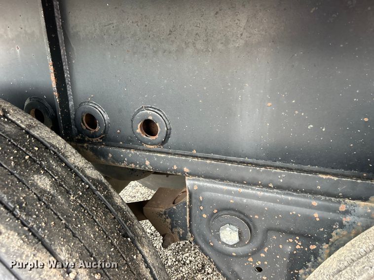 image for item EG0842 1996 Fruehauf Trailer Corporation PBFL-NF2S-451 flatbed trailer