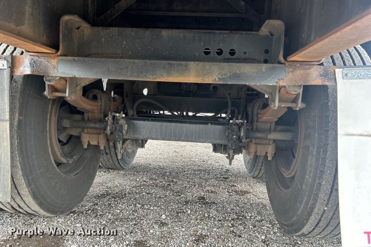 image for item EG0842 1996 Fruehauf Trailer Corporation PBFL-NF2S-451 flatbed trailer