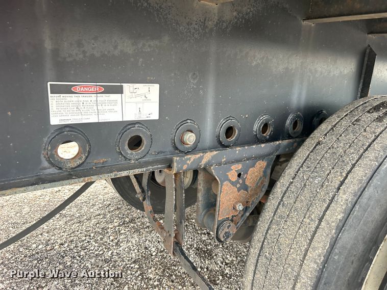 image for item EG0842 1996 Fruehauf Trailer Corporation PBFL-NF2S-451 flatbed trailer