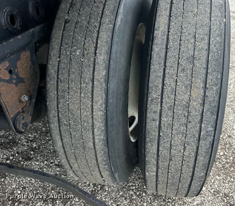 image for item EG0842 1996 Fruehauf Trailer Corporation PBFL-NF2S-451 flatbed trailer