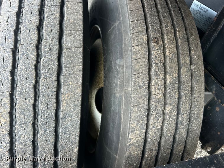 image for item EG0842 1996 Fruehauf Trailer Corporation PBFL-NF2S-451 flatbed trailer