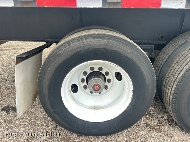 image for item EG0842 1996 Fruehauf Trailer Corporation PBFL-NF2S-451 flatbed trailer