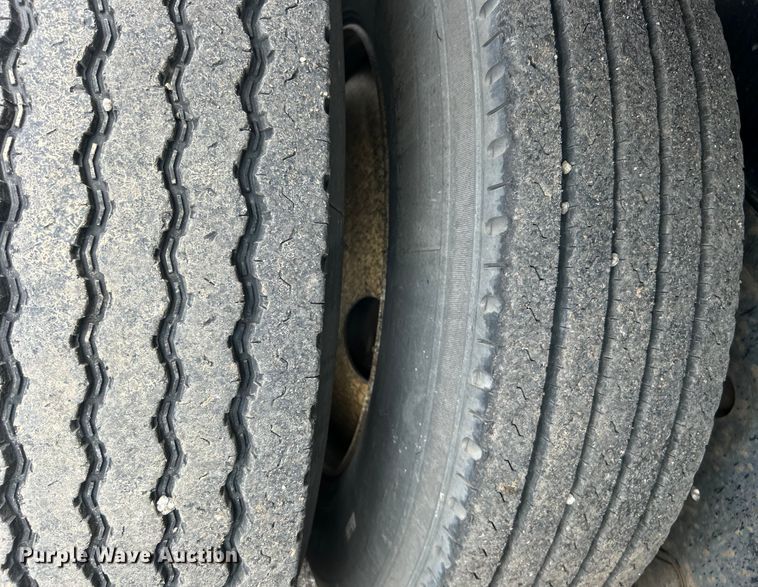 image for item EG0842 1996 Fruehauf Trailer Corporation PBFL-NF2S-451 flatbed trailer