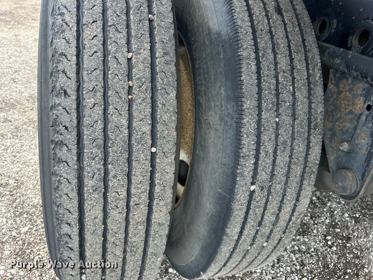 image for item EG0842 1996 Fruehauf Trailer Corporation PBFL-NF2S-451 flatbed trailer