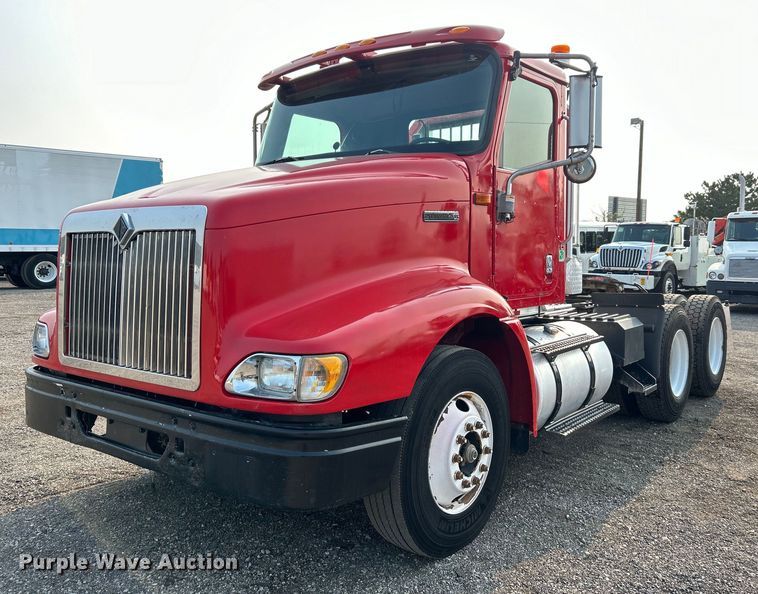 image for item EG0871 2000 International  9100i semi truck