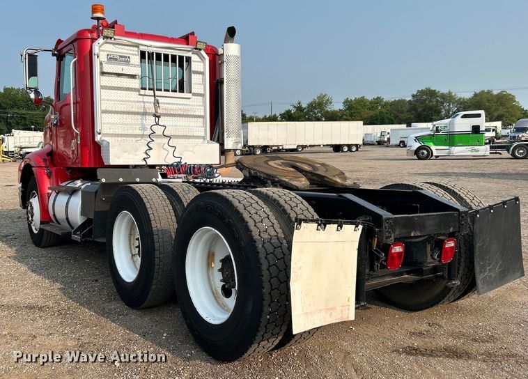 image for item EG0871 2000 International  9100i semi truck