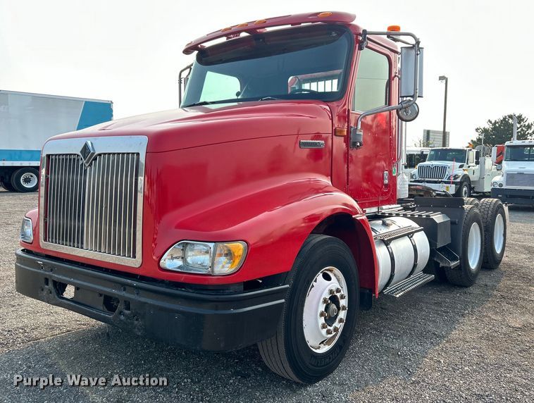 image for item EG0871 2000 International  9100i semi truck