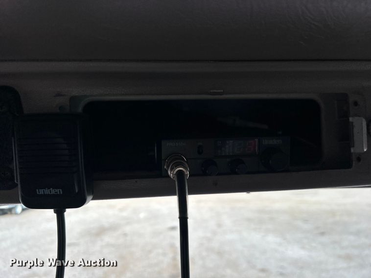 image for item EG0871 2000 International  9100i semi truck