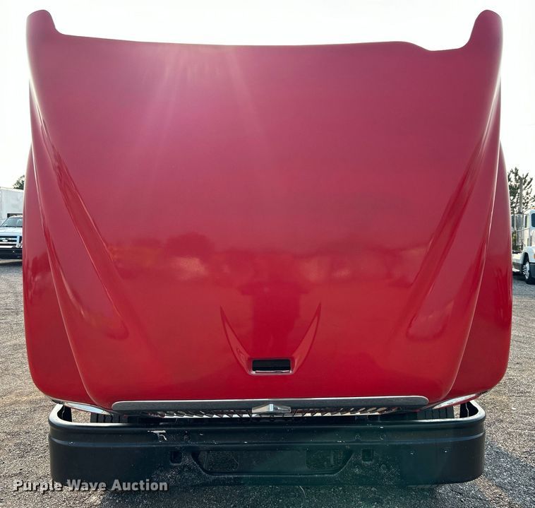 image for item EG0871 2000 International  9100i semi truck