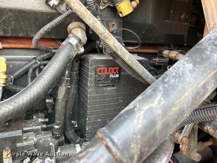 image for item EG0871 2000 International  9100i semi truck