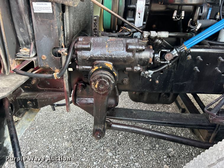 image for item EG0871 2000 International  9100i semi truck