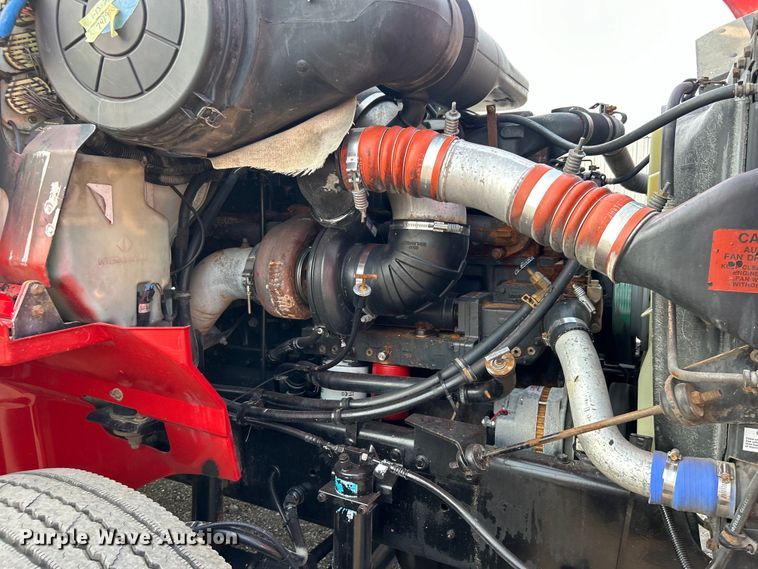 image for item EG0871 2000 International  9100i semi truck