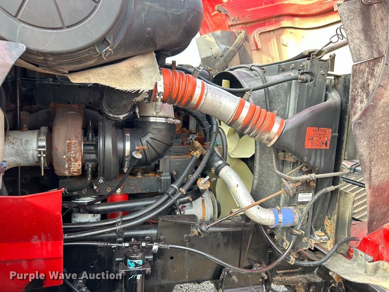 image for item EG0871 2000 International  9100i semi truck