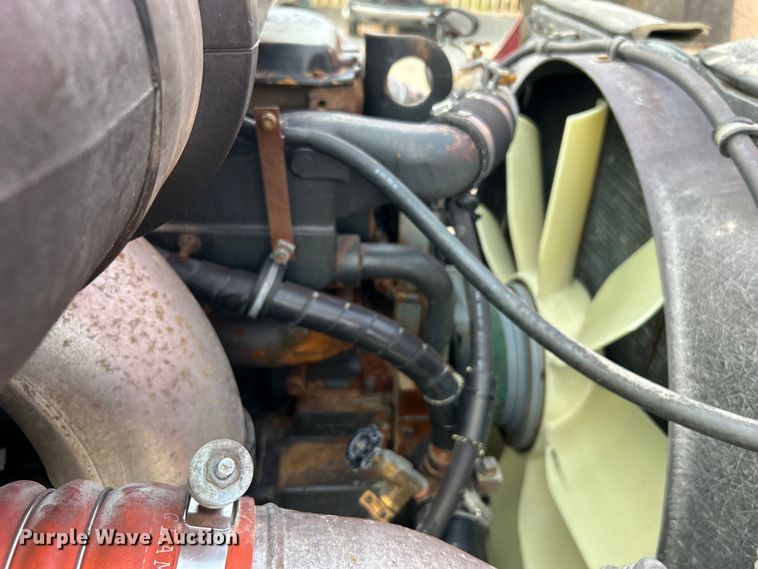 image for item EG0871 2000 International  9100i semi truck