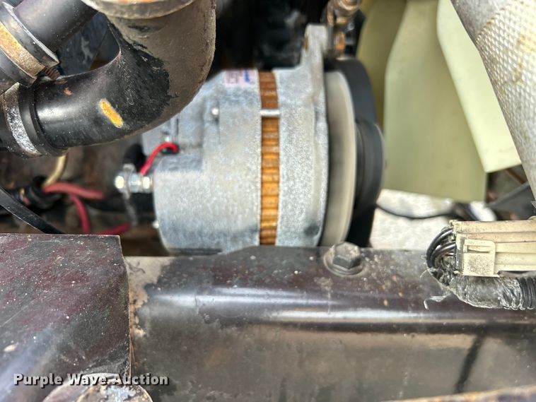 image for item EG0871 2000 International  9100i semi truck