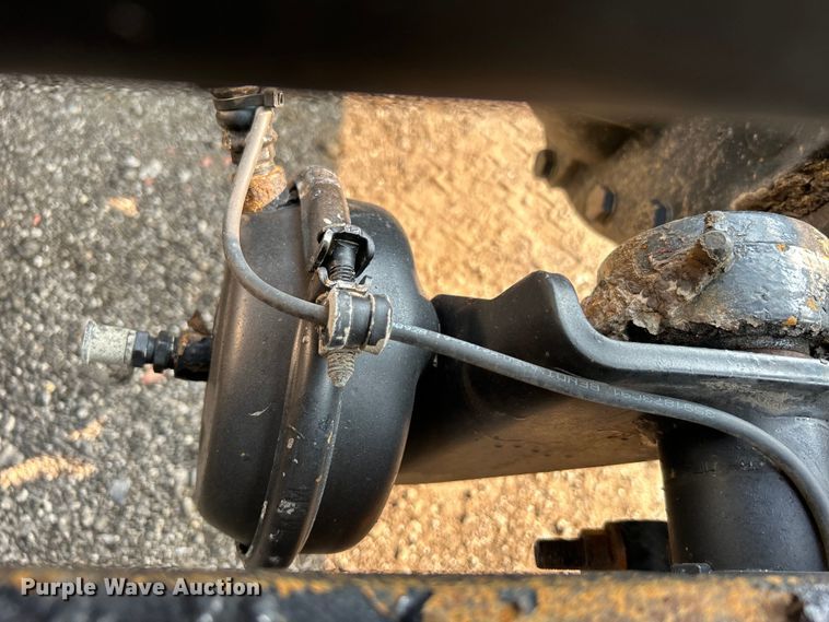 image for item EG0871 2000 International  9100i semi truck