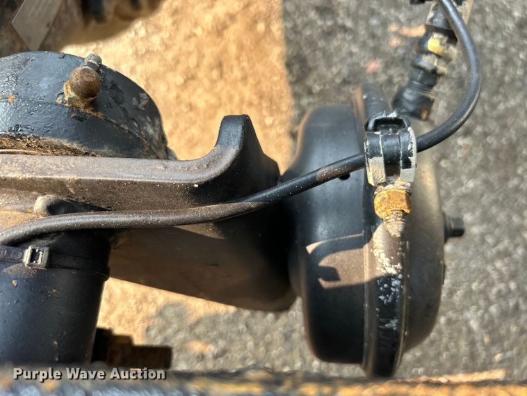 image for item EG0871 2000 International  9100i semi truck