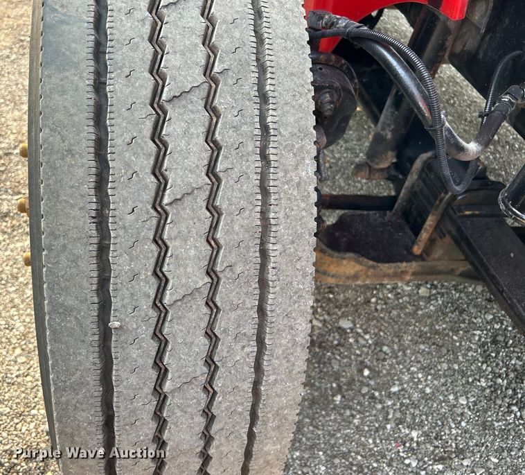 image for item EG0871 2000 International  9100i semi truck