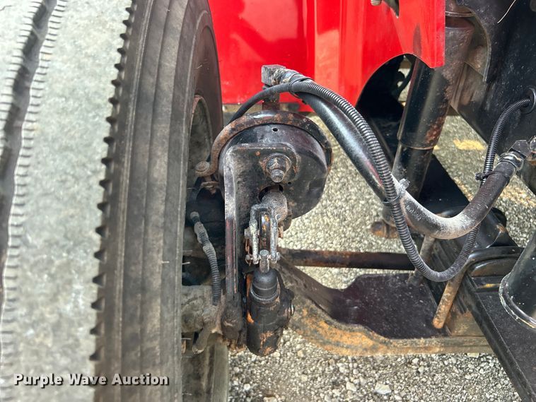 image for item EG0871 2000 International  9100i semi truck