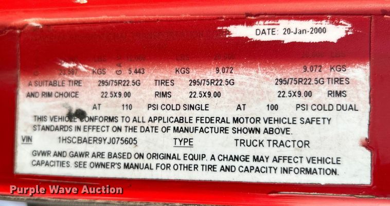 image for item EG0871 2000 International  9100i semi truck