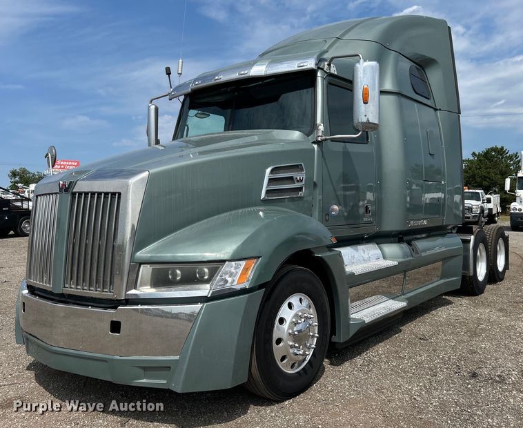 image for item EG0927 2016 Western Star 5700XE  semi truck
