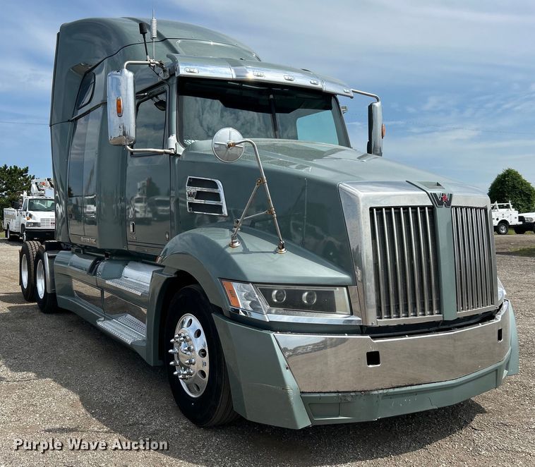 image for item EG0927 2016 Western Star 5700XE  semi truck