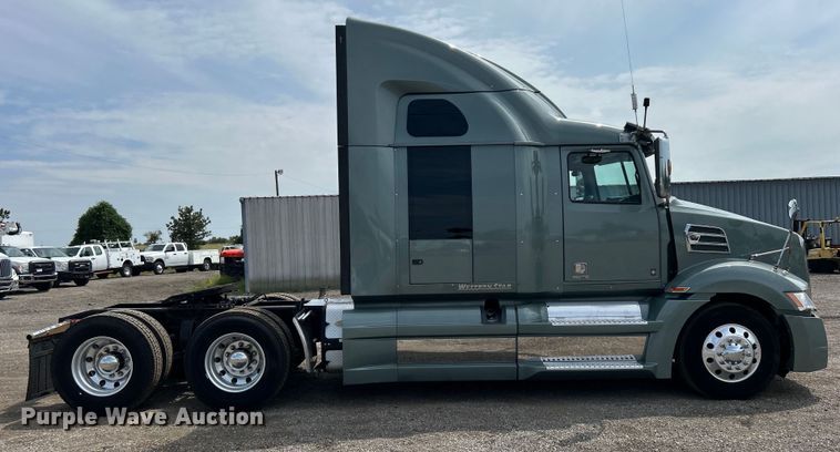 image for item EG0927 2016 Western Star 5700XE  semi truck