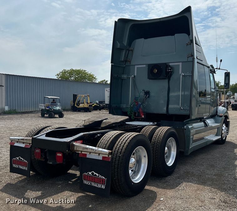 image for item EG0927 2016 Western Star 5700XE  semi truck