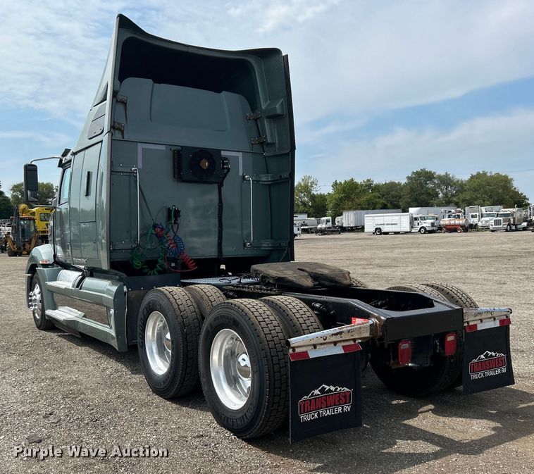 image for item EG0927 2016 Western Star 5700XE  semi truck