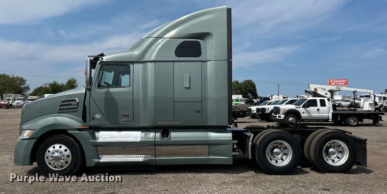 image for item EG0927 2016 Western Star 5700XE  semi truck