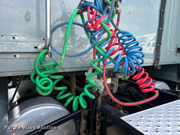 image for item EG0927 2016 Western Star 5700XE  semi truck