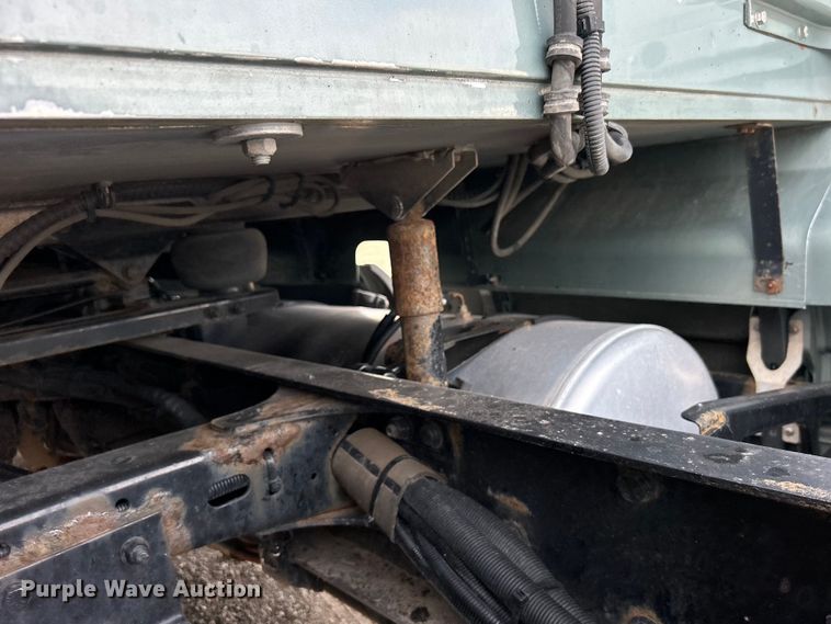 image for item EG0927 2016 Western Star 5700XE  semi truck