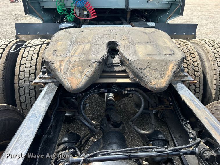 image for item EG0927 2016 Western Star 5700XE  semi truck