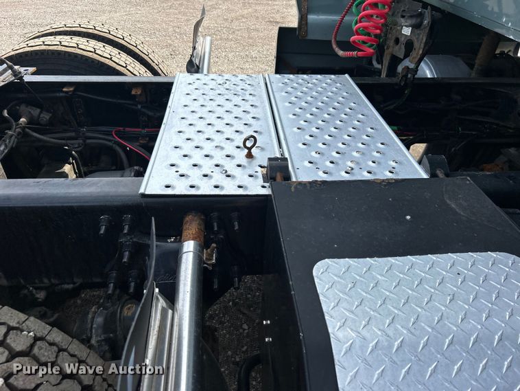 image for item EG0927 2016 Western Star 5700XE  semi truck