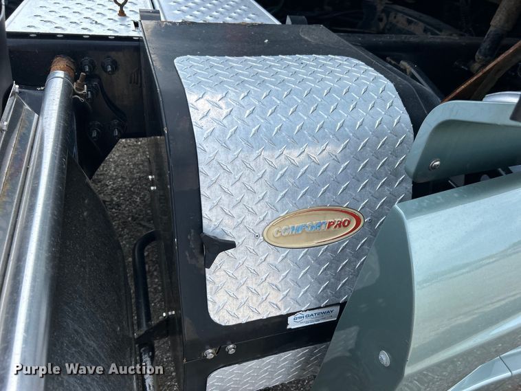 image for item EG0927 2016 Western Star 5700XE  semi truck