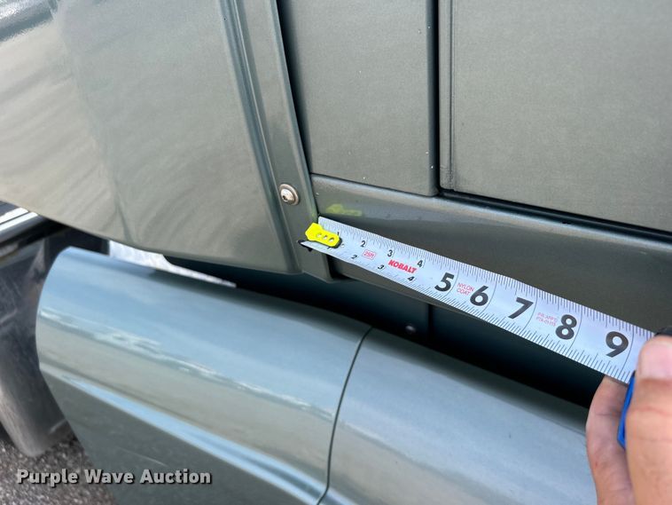 image for item EG0927 2016 Western Star 5700XE  semi truck