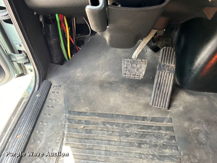 image for item EG0927 2016 Western Star 5700XE  semi truck