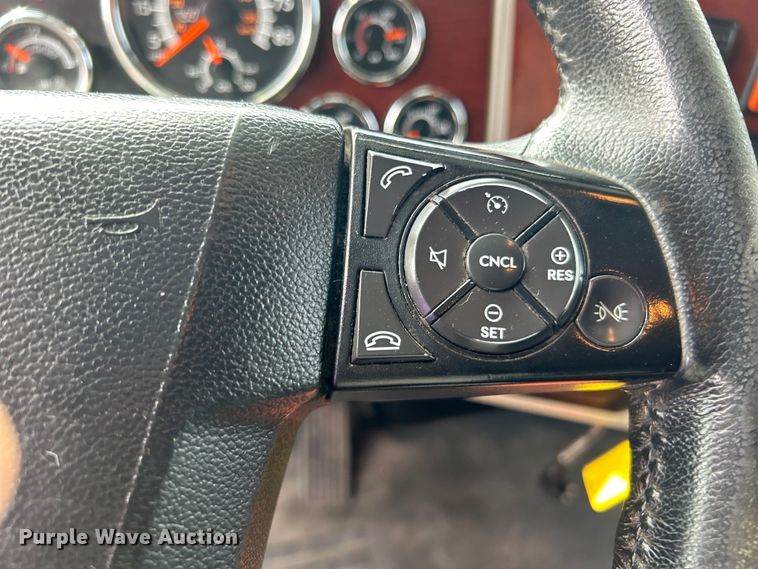 image for item EG0927 2016 Western Star 5700XE  semi truck