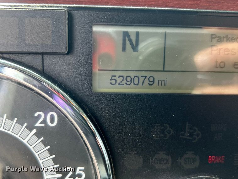 image for item EG0927 2016 Western Star 5700XE  semi truck