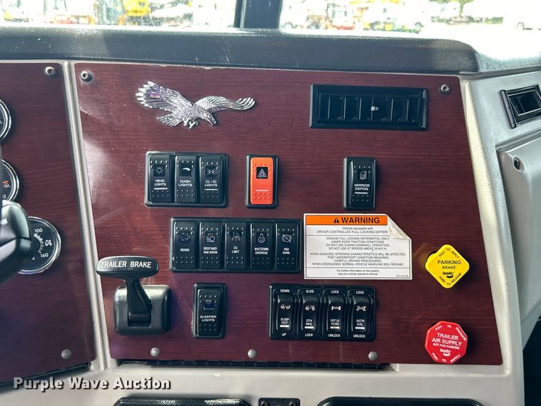 image for item EG0927 2016 Western Star 5700XE  semi truck