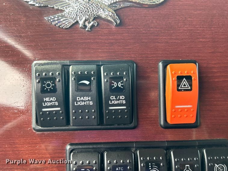 image for item EG0927 2016 Western Star 5700XE  semi truck