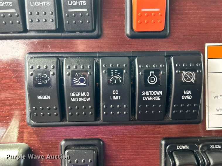 image for item EG0927 2016 Western Star 5700XE  semi truck