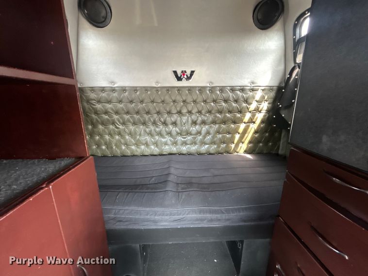 image for item EG0927 2016 Western Star 5700XE  semi truck