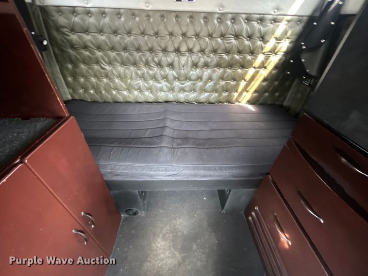 image for item EG0927 2016 Western Star 5700XE  semi truck