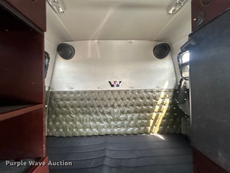 image for item EG0927 2016 Western Star 5700XE  semi truck