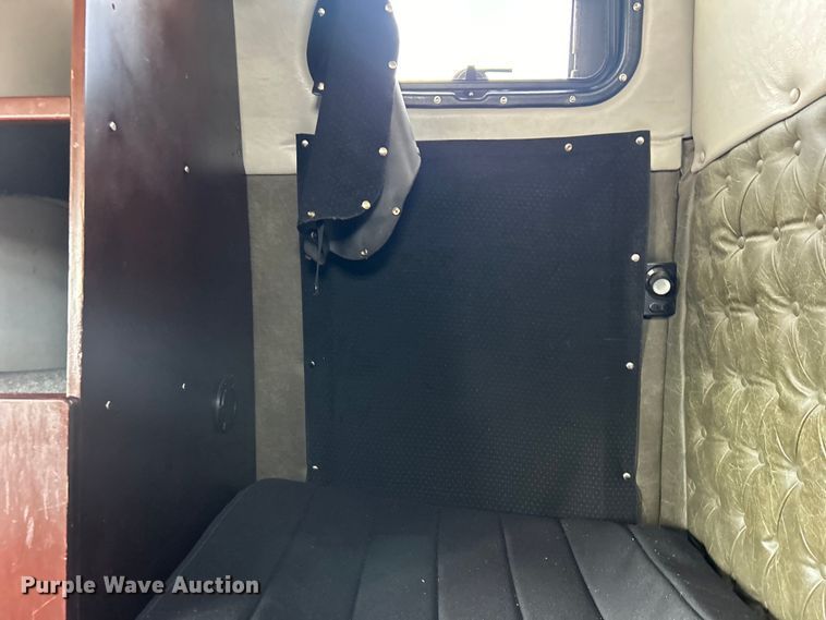 image for item EG0927 2016 Western Star 5700XE  semi truck