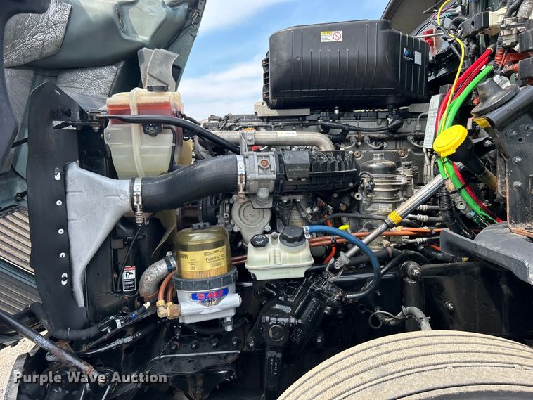 image for item EG0927 2016 Western Star 5700XE  semi truck